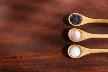 Himalayalar 'dan farklı deniz tuzu çeşitleri, Hawaii siyah ve pembesi