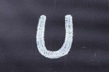 U harfi - El çizimi alfabe yazı tipi