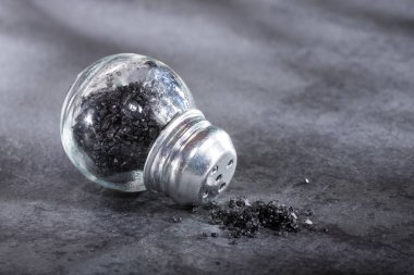 Tuzlukta Hawaii siyah tuzu