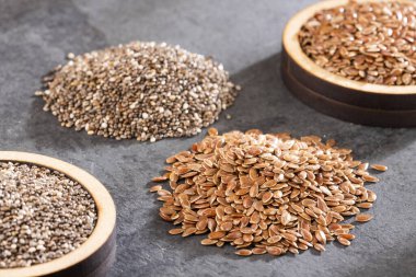 Sağlıklı chia ve keten tohumu. Linum usitatissimum - Salvia hispanica