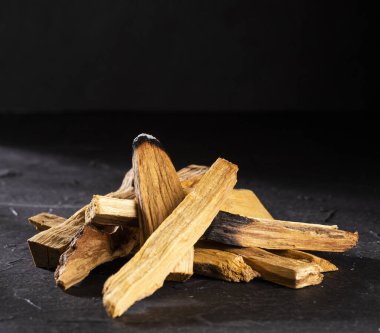 Palo Santo 'dan kutsal duman Bursera mezarları