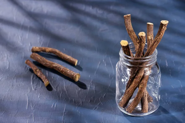 Süßholzstiele Glas Glycyrrhiza Glabra — Stockfoto