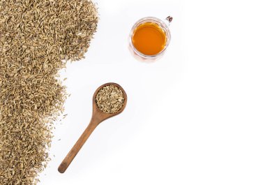 Cam bardakta rezene çayı ve cam çay- Foeniculum vulgare