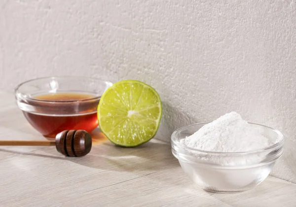 Honey, lemon and baking soda for face mask