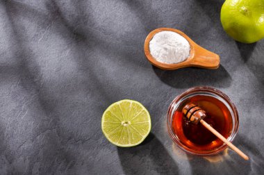 Bal, limon ve yüz maskesi için kabartma tozu