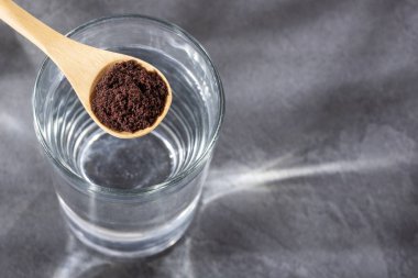 Suyla karıştırmak için akai tozlu kaşık - Euterpe oleracea