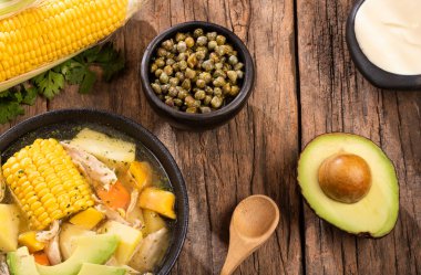 Tavuk ve sebzeli acılı çorba. Kolombiya mutfağı