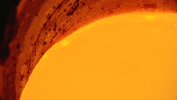 Yakıcı Sıcak Altın Külçe Özel Üretim Şeklinde Olmaya Hazır — Stok video