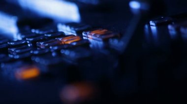 Müzik ve şarkıları kaydetmek için stüdyo ve ekipman