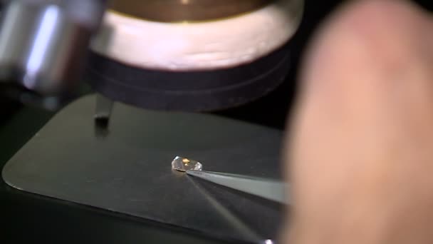采用特殊技术加工钻石 — 图库视频影像