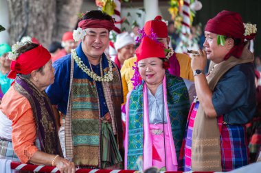 Ruh dansı (Fon Phee) Tayland kuzeyinde Lanna insanların ruhu. İnsanlar ruhun günlük hayata bereket ve barış getirebileceğine inanırlar..