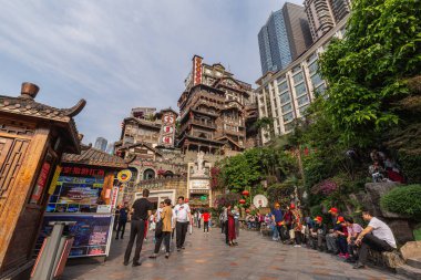 Chongqing, Çin - 10 Mayıs 2019 Hongya Mağara Kültür Merkezi. Yuzhong bölgesindeki Hongya Mağarası turistik bölgesi Chongqing, Çin.