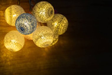 Parti için dekoratif ışıklar, Noel Xmas, Mutlu yıllar, şenlik, etkinlik, mutlu yıllar, kutlama, tebrikler tasarım.