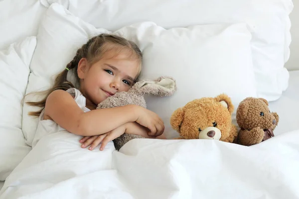 Infanzia e concetto di famiglia — Foto Stock