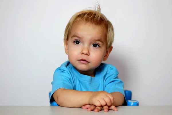 Retrato emocional infantil — Fotografia de Stock