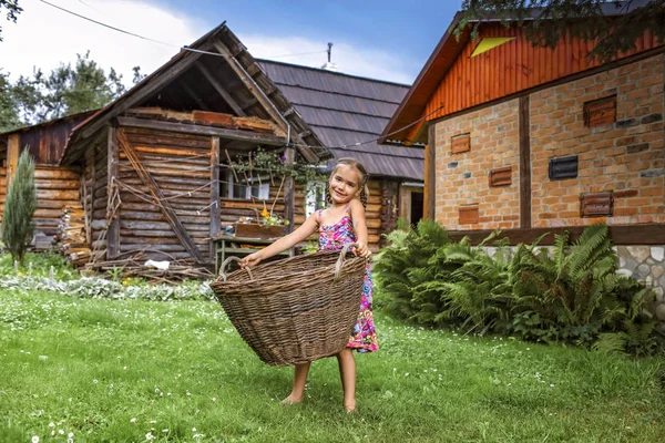 Little girl helping to carry harvest in the farm at summer, youn — Stock Photo, Image