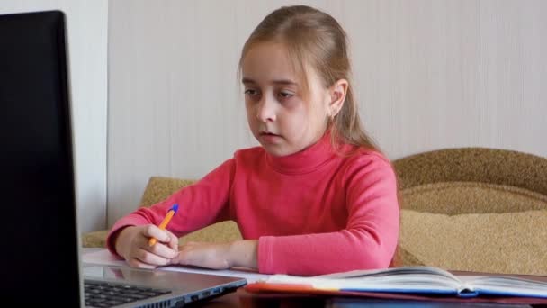 Distance education concept, on-line education at home. Schoolgirl video chatting with a teacher at home during the coronavirus epidemic in the city. — Stock Video