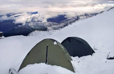 Yüksek irtifa dağ seferin ana kamp