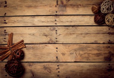 Noel dekorasyon ahşap arka plan üzerinde. Wo üzerinden süslemeleri