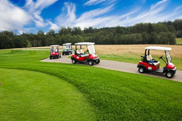 Rode Golfkarretjes Geparkeerd Het Gebied — Stockfoto