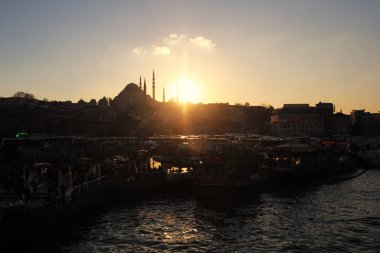 Bir gün batımı, Istanbul, Türkiye tarihinde Istanbul'da bir caminin karanlık siluet
