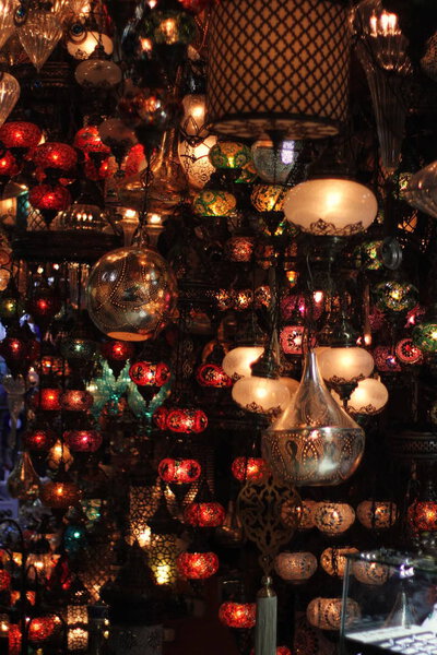 Традиционные колоргульские лампы
