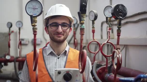 Engineer in heating supply works on location — Stock Footage Engineer in heating supply works on location Video Clip