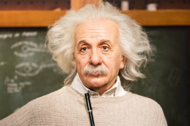 Istanbul, Türkiye - 16 Şubat 2017: Albert Einstein balmumu şekil Madame Tussauds Müzesi'nde. Albert Einstein genel görelilik teorisini geliştiren bir fizikçi. 