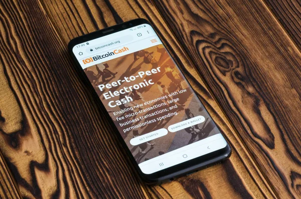 Киев Украина Февраля 2020 Года Сайт Bitcoin Cash Отображается Экране Лицензионные Стоковые Изображения