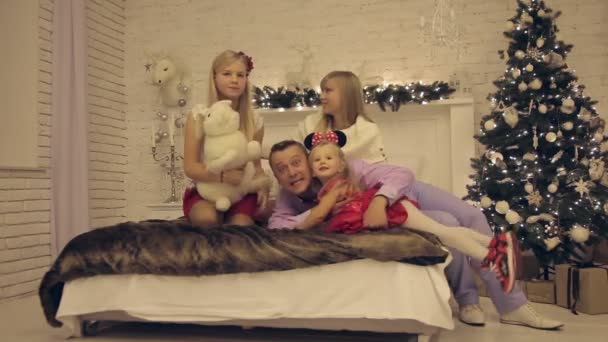 Kerst familie fotoshoot binnenshuis — Stockvideo