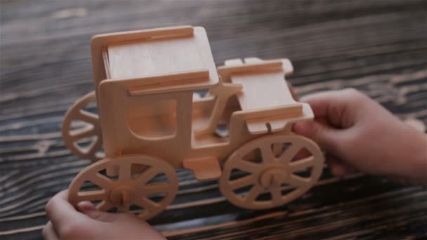Brinquedos de madeira para meninos — Vídeo de Stock