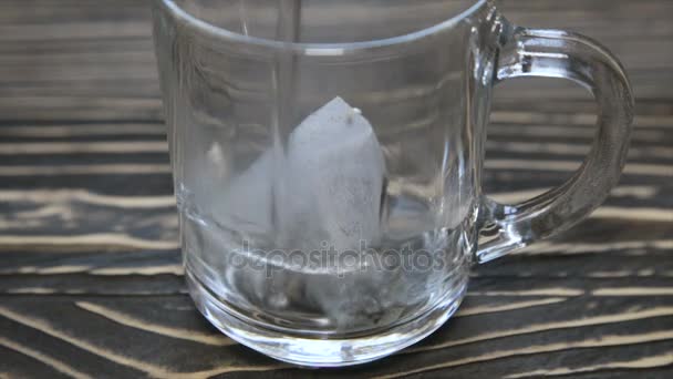 Hot tea in a glass bowl.Full hd video — Stock Video