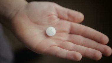 Medikomenty bir çocuk avuç