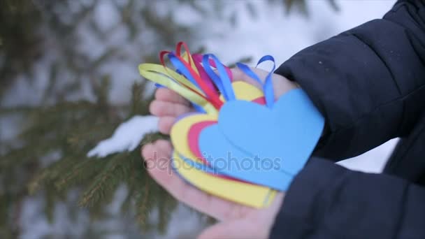 Paper valentine to lie on the palms — Stock Video