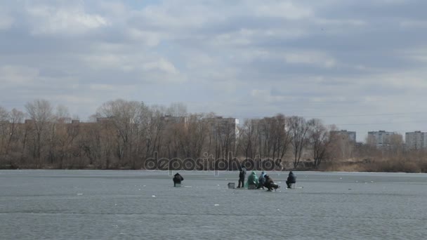 Winter fishing in the middle of a frozen lake. — Stock Footage Winter fishing in the middle of a frozen lake. Royalty Free Stock Video