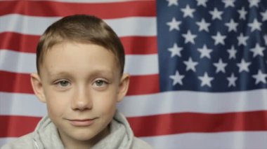 Çocuk portre Amerikan afiş arka planı. Yakın çekim