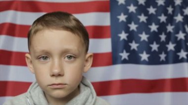 Çocuk portre Amerikan afiş arka planı. Yakın çekim