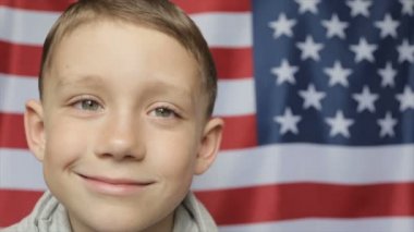 Çocuk portre Amerikan afiş arka planı. Yakın çekim