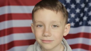 Çocuk portre Amerikan afiş arka planı. Yakın çekim