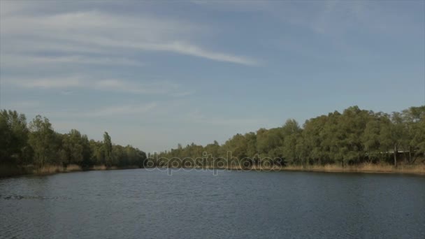 Lake in the daytime, wide angle — Stock Video