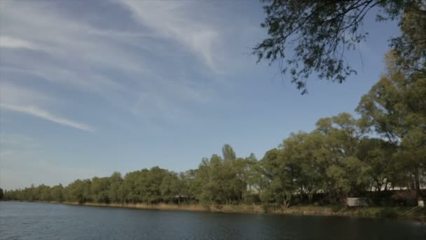 Göl gündüz, geniş açıda — Stok video