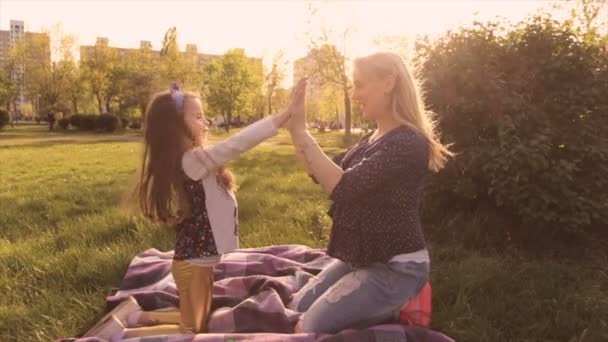 Happy family, mom and daughter playing in the meadow — Stock Video