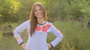 Ukrayna kız açık işlemeli