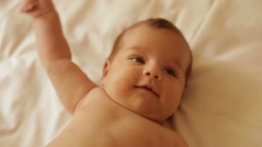 Anne bebeğini Giydir