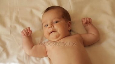 Anne bebeğini Giydir