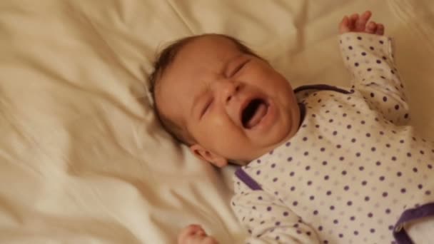 Pleurer bébé nouveau-né — Video