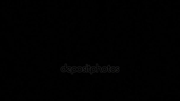 Ampoule électrique sur fond noir 