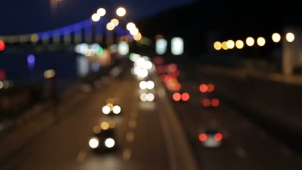 Bokeh samochodu na autostradzie noc — Wideo stockowe