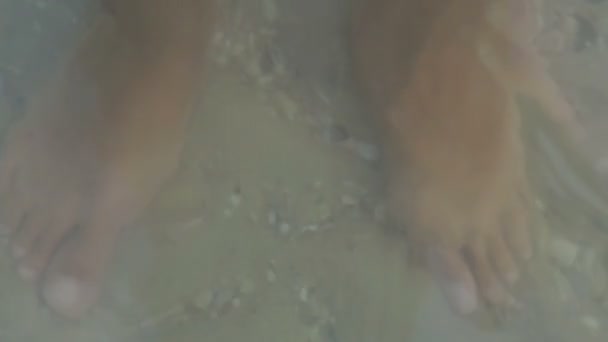 Baby feet in sea water — Stock Video