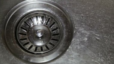 Mutfak lavaboda damla damla